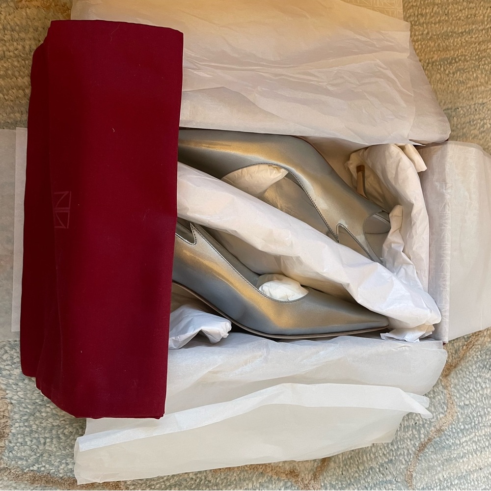 NIB Tamara Mellon Flare Argento Silver Patent Leather Heels  (Size 35.5) - Picture 3 of 3